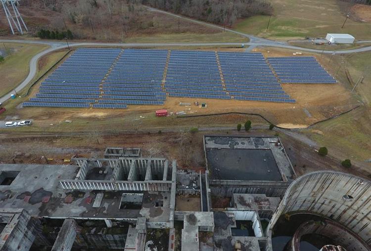 Dans l’Etat du Tennessee, l’ancien site nucléaire de Phipps Bend a été converti en une centrale photovoltaïque d’une capacité d’1 MWh