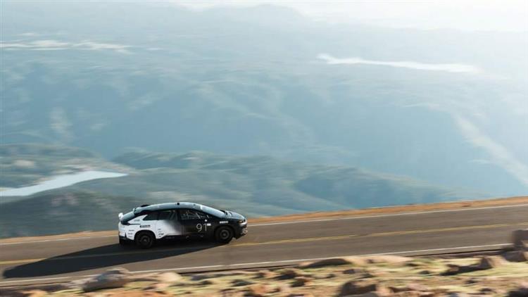 Lors de la mythique course de côte Pikes Peak, le SUV électrique de faraday Future a battu le record de l’an passé détenu par une Tesla Model S 