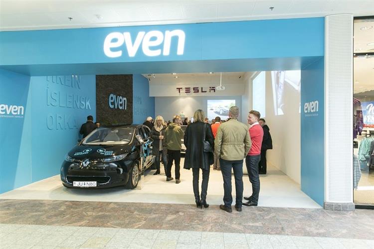 En partenariat avec la start-up EVEN et les constructeurs, le géant de Redmond va commercialiser des véhicules électriques sur le web