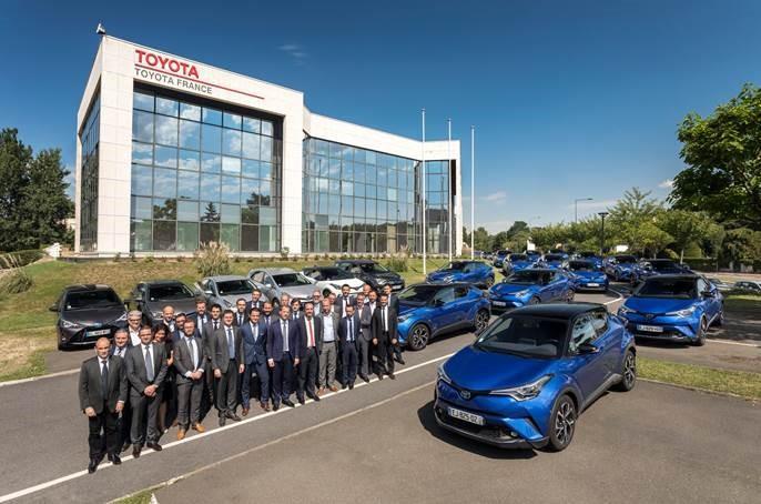 Montrant l’exemple, la filiale française de Toyota-Lexus a converti l’ensemble de son parc de véhicules de société à l’hybride