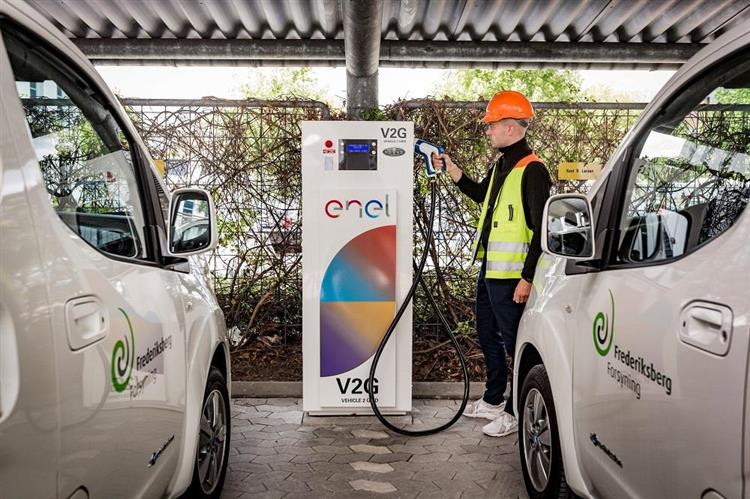Au Danemark, une expérimentation menée sur une flotte de véhicules électriques a permis de rétribuer leurs propriétaires grâce à la technologie Vehicle-to-Grid