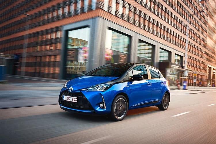 En août, les ventes de véhicules hybrides Toyota ont bondi de 45 % pour représenter 63 % des ventes globales du constructeur en France