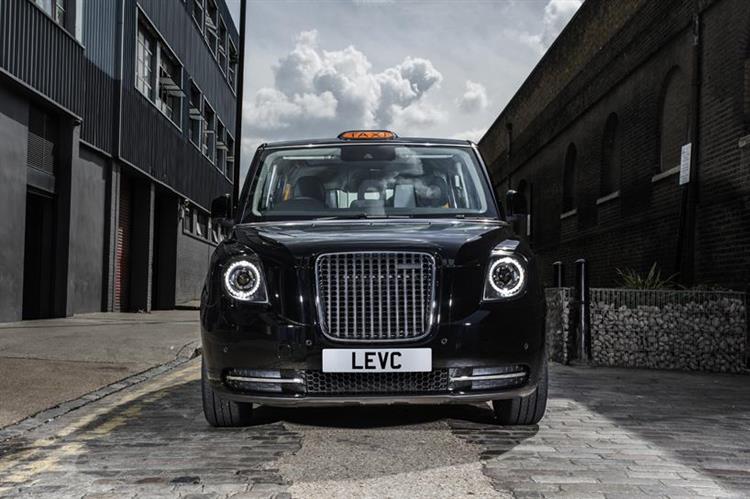 En changeant de dénomination, la London Taxi Company affiche ses ambitions en matière d’électrification de sa célèbre flotte de Black Cabs