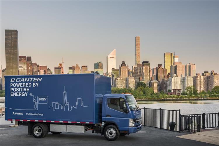 Le groupe Daimler va produire 500 exemplaires de son camion électrique FUSO eCanter offrant une autonomie d’une petite centaine de kilomètres