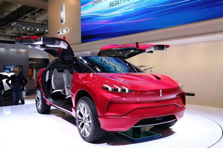 Présenté en première mondiale au salon de Francfort, le crossover XEV du constructeur chinois Wey est animé par une double motorisation hybride essence-électrique