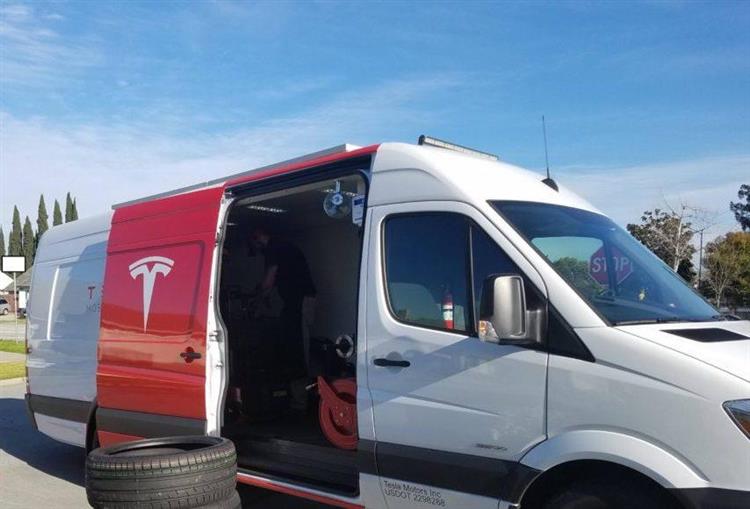 A compter de l’an prochain, les utilitaires itinérants destinés à la maintenance des modèles Tesla seront remplacés par des véhicules électriques 