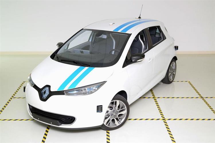 Renault présente un prototype de voiture autonome basé sur la citadine électrique ZOE qui est capable d’éviter les obstacles aussi bien qu’un pilote