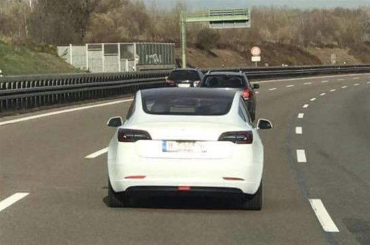 Après les Pays-Bas et l’Allemagne, la dernière-née de la production Tesla a été filmée sur une route en Norvège alors que les premières livraisons sont attendues fin 2018