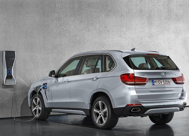 Leader sur le marché belge des hybrides rechargeables, BMW estime que le ratio de 0,6 kWh / 100 kg est une décision arbitraire et injuste