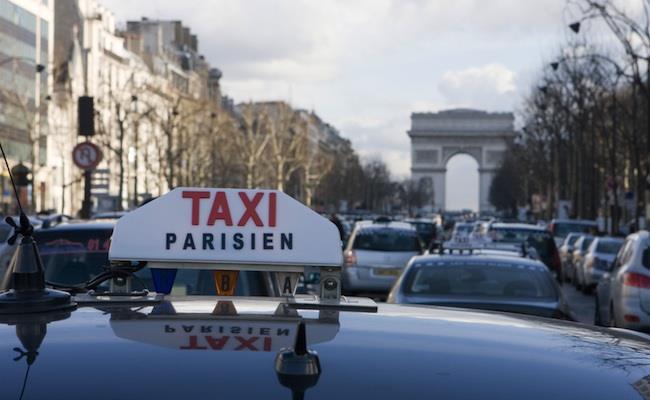A compter du 1er janvier 2018, les taxis parisiens pourront prétendre à une subvention pour l’achat d’un véhicule d’occasion faiblement polluant
