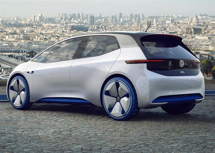 Commercialisée en 2019, la compacte Volkswagen I.D. sera la première électrique d’une série de 80 attendues d’ici 2025