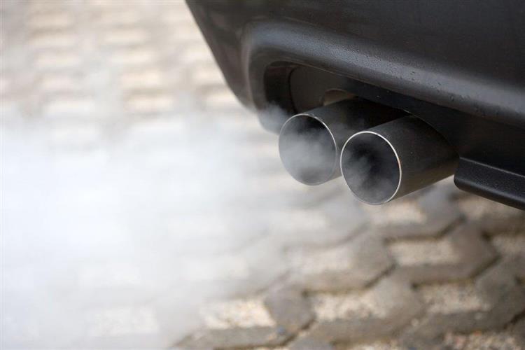 Au Parlement européen, le groupe socialiste propose de réduire de 40 % les normes d'émissions de CO2 automobiles d'ici 2030