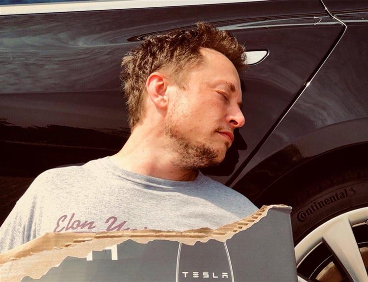 Pour renflouer les caisses du constructeur Tesla, son fondateur Elon Musk s’est essayé sans succès à la vente d’œufs de Pâques