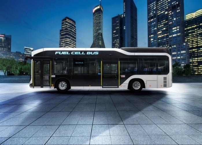 Au Japon, Toyota lance la commercialisation de son premier bus à hydrogène produit en série