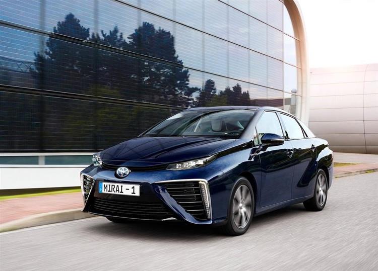 Offrant davantage d’autonomie et dotée de lignes moins futuristes, la seconde génération de la Toyota Mirai sera lancée en 2020