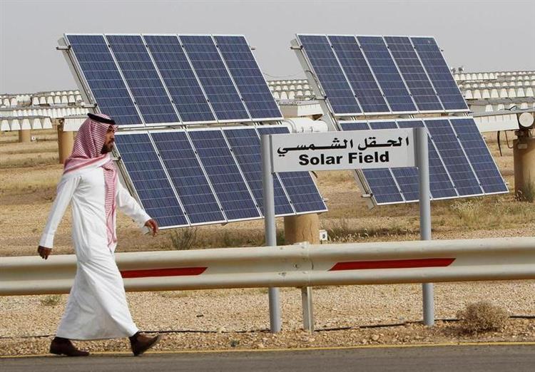 Pour réduire sa dépendance au pétrole et économiser jusqu’à 40 milliards de dollars chaque année, l’Arabie saoudite va créer 200 GW de capacités photovoltaïques d’ici 2030