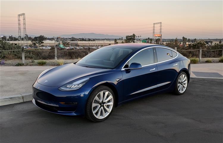 Au volant d’une variante « Long Range » dotée du pack batteries de 80 kWh, un propriétaire de Tesla Model 3 est parvenu à réaliser 830 km sur une seule charge
