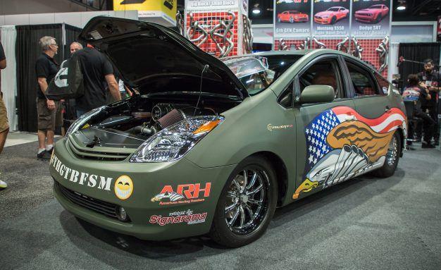 Le préparateur américain American Racing Headers a transformé une Prius de seconde génération en un « sleeper » capable d’exécuter le 0 à 100 km/h en 3,2 s