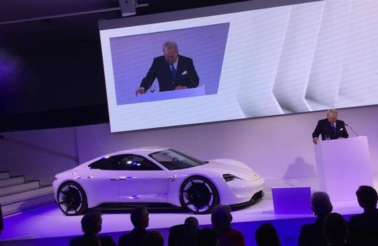 Après le nom de code Mission E du concept, place à l’appellation définitive de la première électrique de Zuffenhausen : la Porsche Taycan