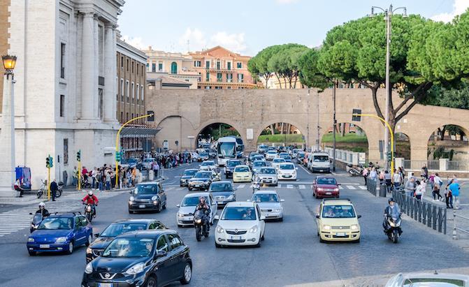Dans un pays qui ne compte que 5000 véhicules électriques en circulation, le gouvernement italien ambitionne d’en voir 1 million sur les routes en 2022