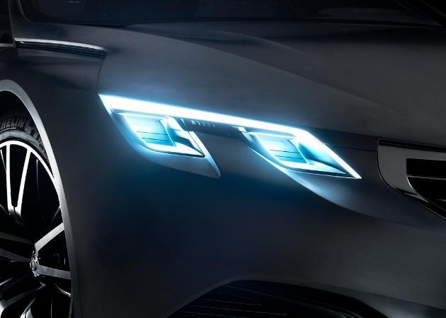 Le concept Peugeot Exalt inaugure la technologie HYbrid4 de 340 ch combinant un moteur essence et un moteur électrique