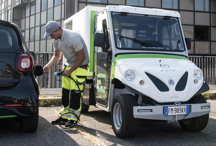 Attendu mi-2019 à Paris, le service E-GAP offre aux propriétaires de véhicules électriques de faire le plein d’énergie via des fourgons
