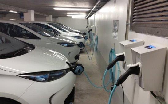 En rachetant le spécialiste des bornes de recharge intelligentes pour véhicules électriques, Total renforce sa division dédiée aux énergies renouvelables et à la mobilité durable