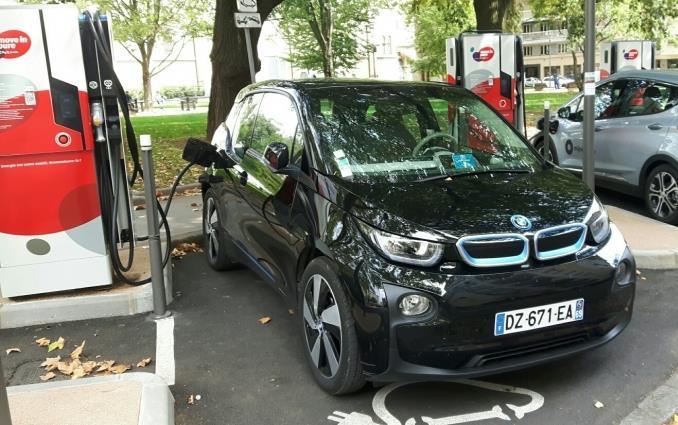 En partenariat avec Sodetrel et Demeter, le Grand Lyon va déployer 631 nouvelles bornes de recharge pour véhicules électriques (crédits : ChargeMap)