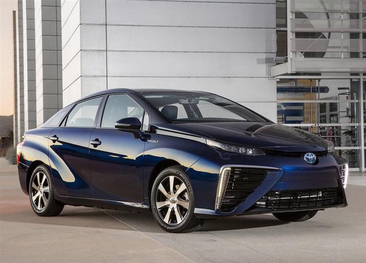 Toyota lance enfin sa berline électrique équipée d’une pile à combustible sur le marché français