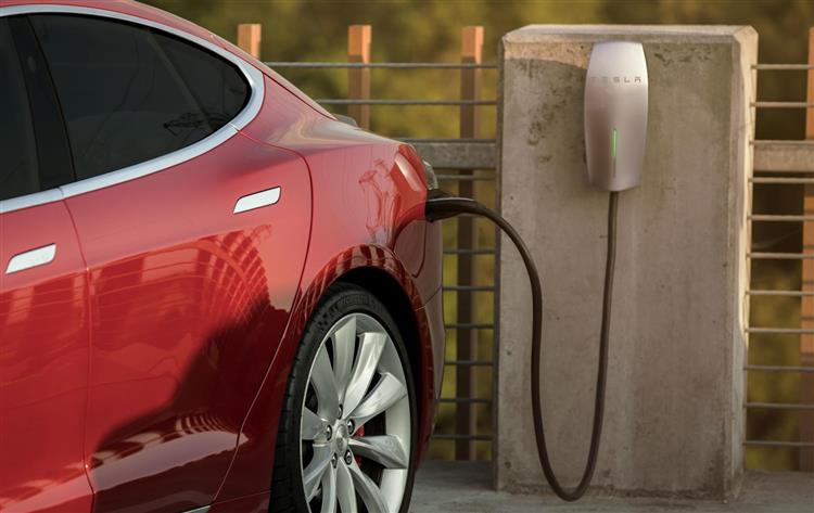 En 2016, Tesla a été accusé de concurrence déloyale par les constructeurs allemands dépourvus d’offre électrique