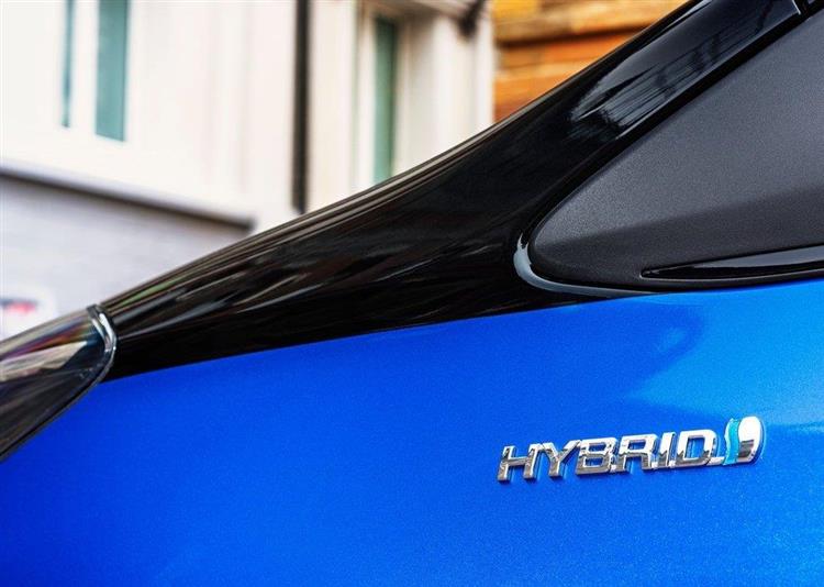 Selon le dernier Baromètre Énergie Argus, l’hybride remporte 23 % des intentions d’achat chez les automobilistes français, un taux en hausse de 8 points sur un an