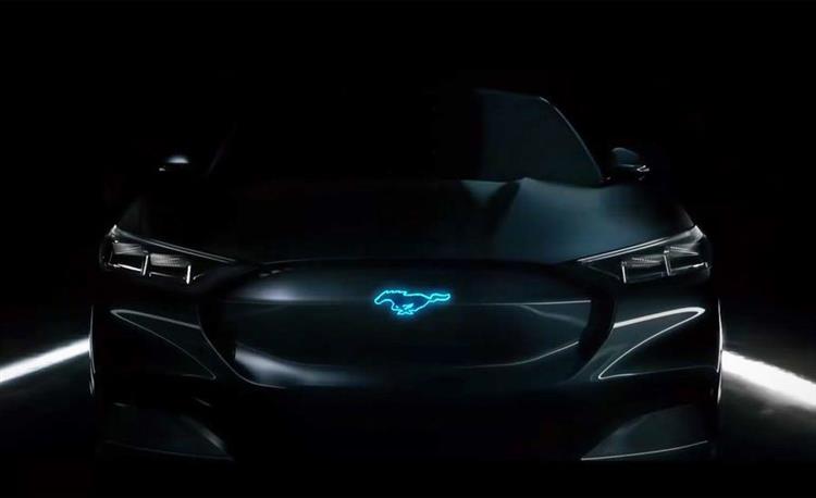 Dans un spot destiné à promouvoir le futur de la marque, Ford révèle la face avant de sa future Mustang à motorisation hybride