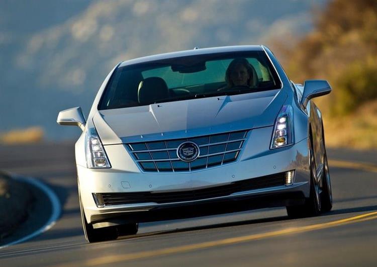Commercialisée aux Etats-Unis depuis décembre 2013 au prix de 75 000 dollars, la Cadillac ELR devrait être disponible en France d’ici l’été 2015