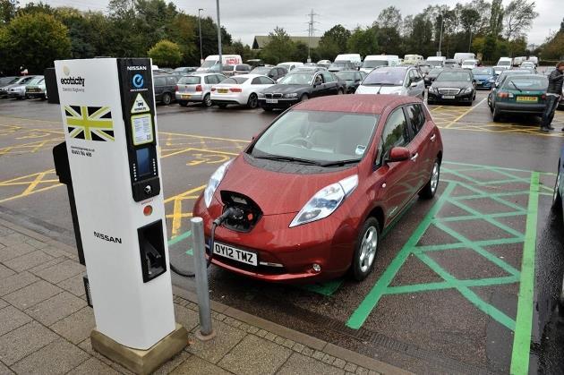 Grâce aux stations de charge rapide installées sur les autoroutes du Royaume-Uni, les utilisateurs de véhicules électriques ont pu parcourir plus de 800 000 km au cours des 12 derniers mois