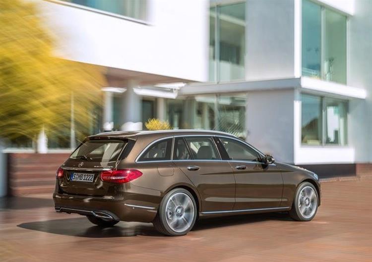 Dès le premier semestre 2015, Mercedes va proposer une version hybride diesel-électrique de sa Classe C break baptisée 300 BlueTEC Hybrid