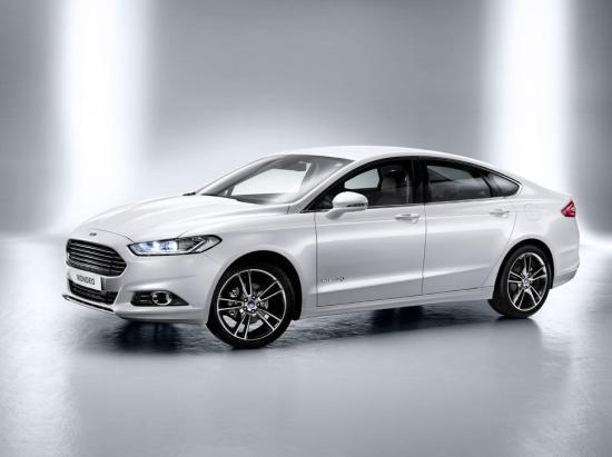 A l'occasion du Mondial de l'Automobile 2012, les constructeurs Ford, Volkswagen et Toyota ont annoncé le lancement d'une trentaine de modèles hybrides d'ici à 2016