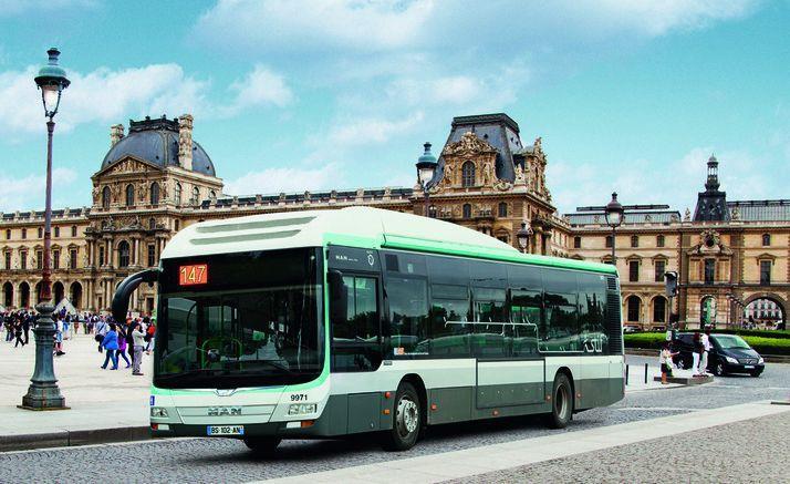 L’un des premiers bus hybrides Man intégrés à la flotte de la RATP, à Paris. Il y a peu, Heuliez a remporté un marché de 250 bus hybrides diesel-électrique