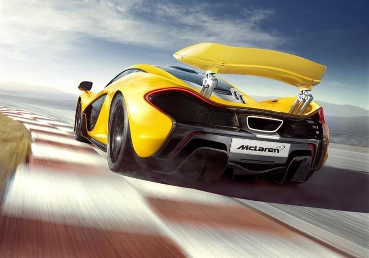 Technologie hybride rechargeable associant un moteur essence V8 à un moteur électrique alimenté par une batterie, performances de haut vol, production limitée : la McLaren P1 est une supercar très exclusive