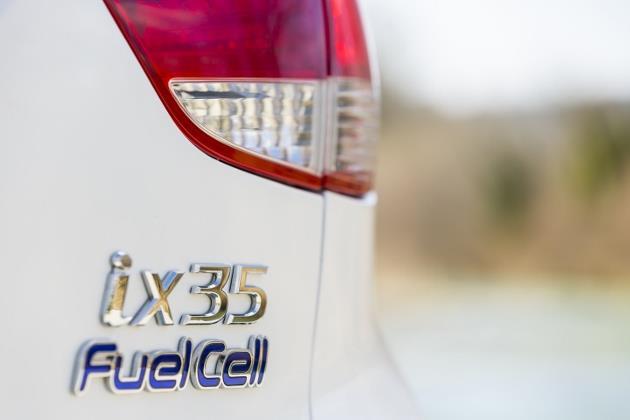 Hyundai devient le premier constructeur au monde à commercialiser un véhicule électrique de série doté d’une pile à combustible. Son prix : 365 euros par mois. Une offre exclusivement disponible en Californie