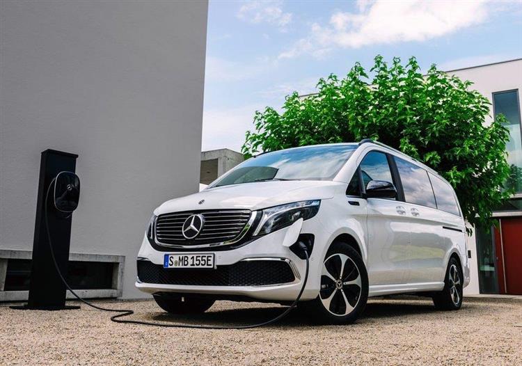 Reposant sur la plateforme du Classe V, le Mercedes EQV offre plus de 300 km d’autonomie en conditions réelles d’utilisation