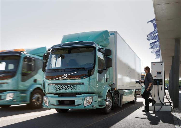 Cinquième constructeur mondial de poids-lourd, Volvo Trucks a livré début 2019 ses premiers camions électriques