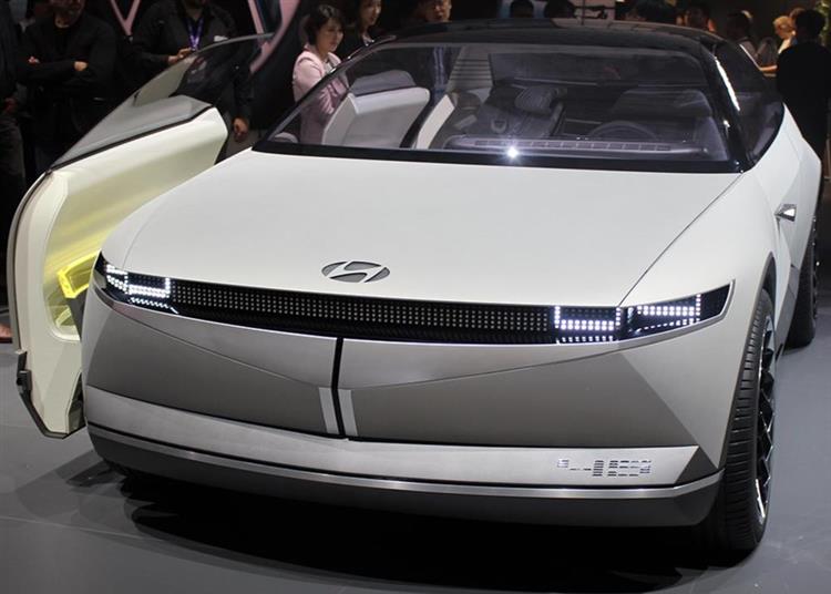 Inspiré des lignes de l’étude Pony Coupé de 1974, le concept électrique 45 EV annonce les évolutions stylistiques des futures électriques de Hyundai