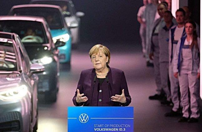 Pour doper les ventes de véhicules électriques, le gouvernement allemand augmente les primes à l’achat et ambitionne d’installer 50 000 nouvelles bornes de recharge d’ici 2022