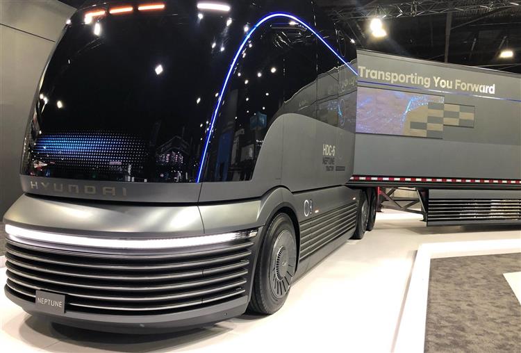 Révélé sous la forme d’un concept, le nouveau camion à hydrogène de Hyundai sera commercialisé aux USA d’ici 2023