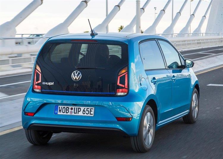 Facturée 149 euros/mois (après un 1er loyer majoré), l’offre de location longue durée (LLD) de la Volkswagen e-up! est-elle financièrement intéressante ?