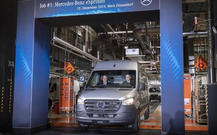 Offrant jusqu’à 169 km d’autonomie, la version électrique du Mercedes Sprinter embarque au choix deux capacités de batteries