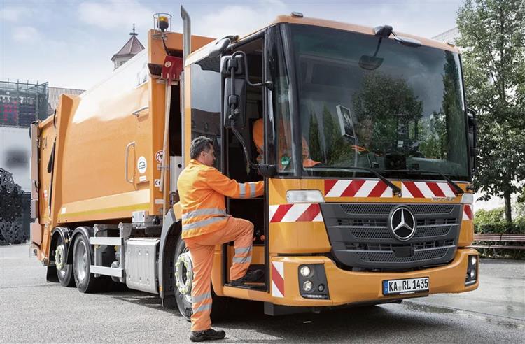 Offrant une autonomie d’environ 100 km, la version électrique du Mercedes Econic sera prioritairement transformé en camion poubelle