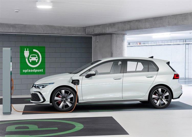 Développant respectivement 204 et 245 ch, les deux variantes hybrides rechargeables de la nouvelle Volkswagen Golf offriront quelque 55 km d’autonomie WLTP