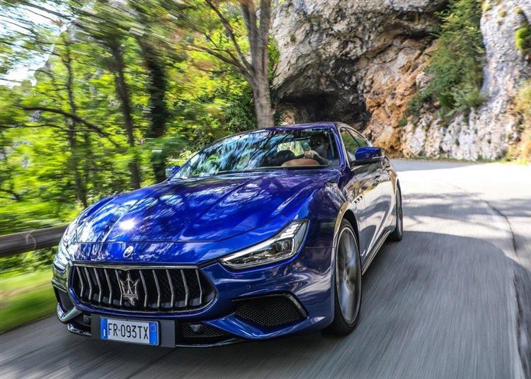 Révélée au salon de Pékin en avril, la version hybride rechargeable de la Maserati Ghibli sera suivie en 2021 par un premier modèle électrique