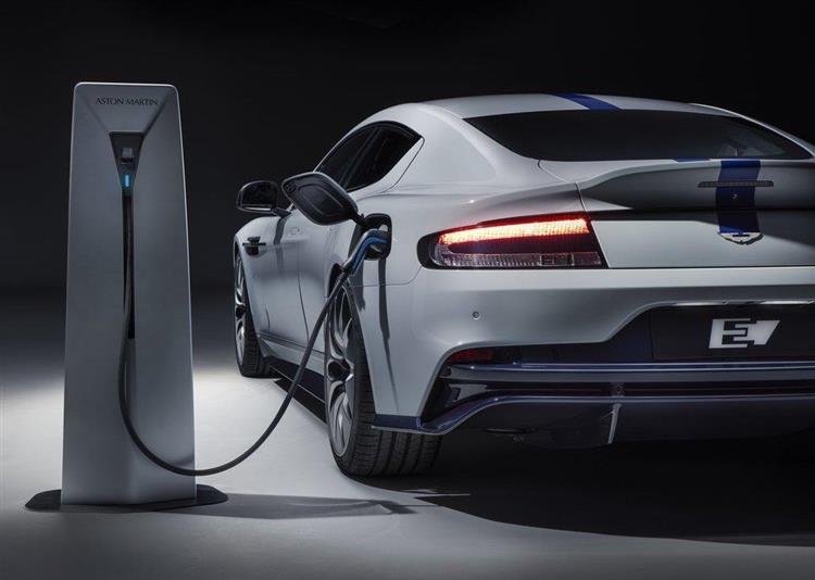 En acceptant l’entrée au capital du milliardaire canadien Lawrence Stroll, Aston Martin a dû concéder au report de son programme électrique à 2025
